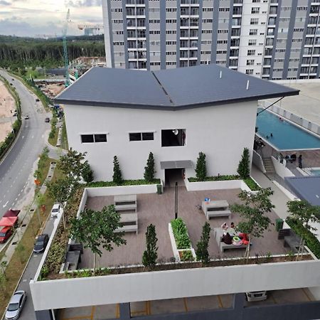 Impiana Homestay Near Putrajaya, Cyberjaya, Musliem Only,Wifi,Netflix Kampung Dengkil Extérieur photo