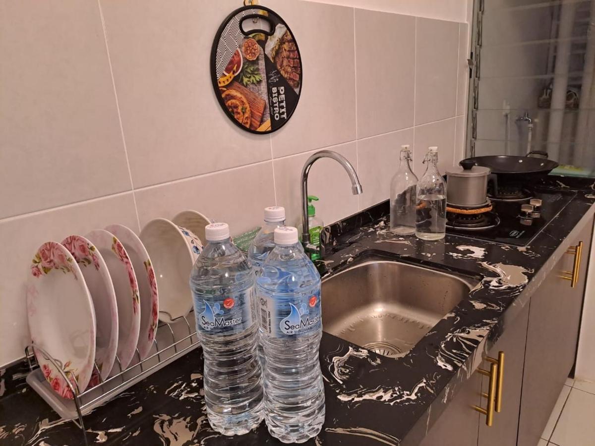 Impiana Homestay Near Putrajaya, Cyberjaya, Musliem Only,Wifi,Netflix Kampung Dengkil Extérieur photo