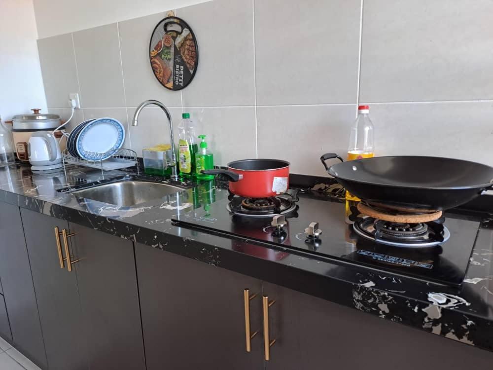 Impiana Homestay Near Putrajaya, Cyberjaya, Musliem Only,Wifi,Netflix Kampung Dengkil Extérieur photo