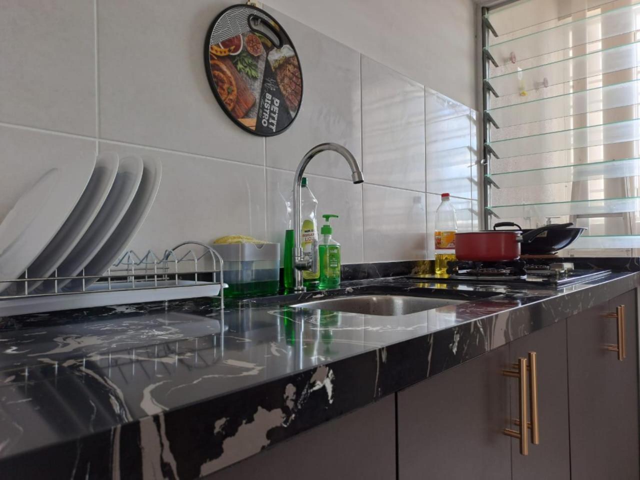 Impiana Homestay Near Putrajaya, Cyberjaya, Musliem Only,Wifi,Netflix Kampung Dengkil Extérieur photo