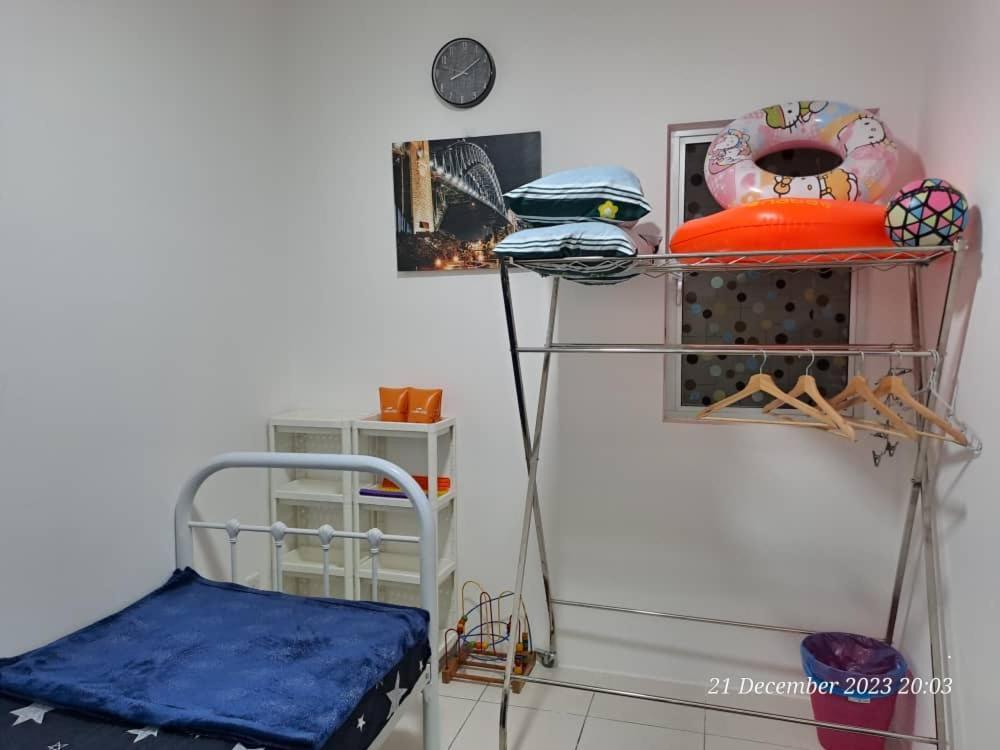 Impiana Homestay Near Putrajaya, Cyberjaya, Musliem Only,Wifi,Netflix Kampung Dengkil Extérieur photo