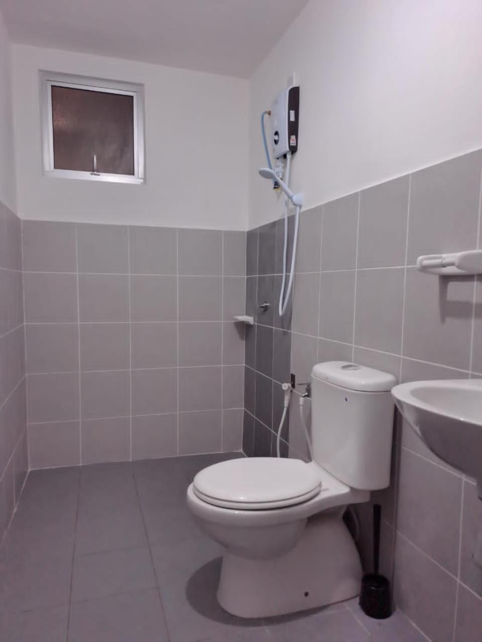 Impiana Homestay Near Putrajaya, Cyberjaya, Musliem Only,Wifi,Netflix Kampung Dengkil Extérieur photo